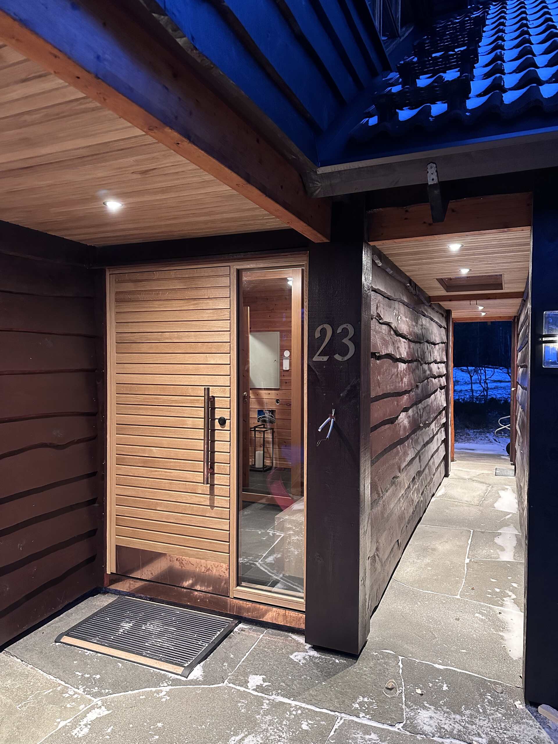 Ny eikedør og eikepanel i tak, Årvoll, Oslo